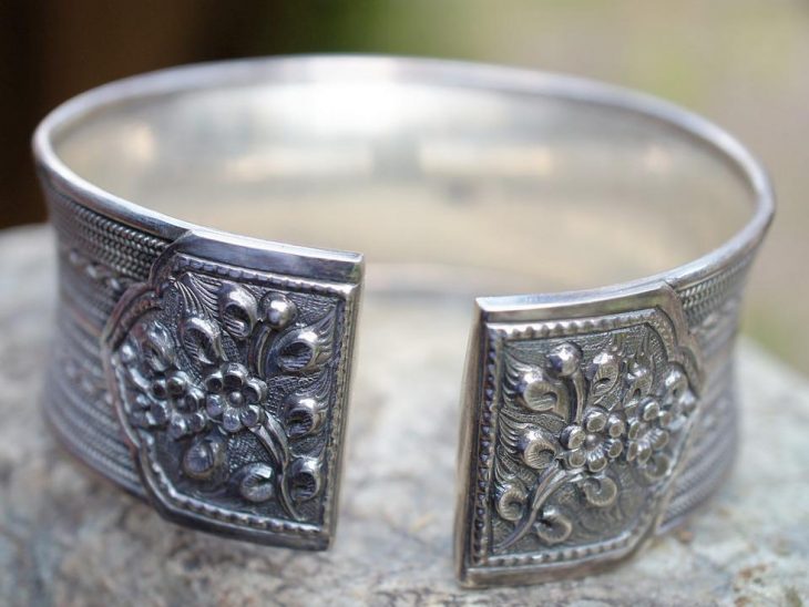 Bracelet en argent pour femme : le jonc, une valeur sûre !