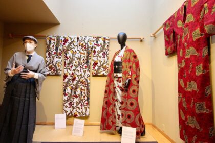 Comment porter un kimono avec une tenue moderne ?