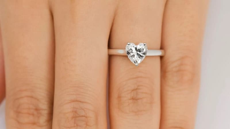 Comment personnaliser une bague pour femme : guide pour une création unique