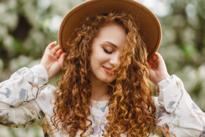 Cheveux bouclés : comment créer la routine parfaite pour vos boucles ?