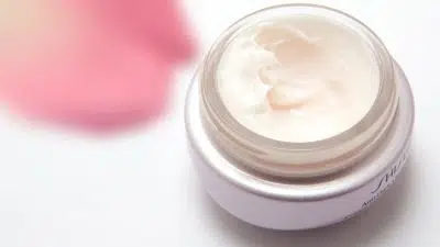 Comment appliquer une crème anti tâche brune ?