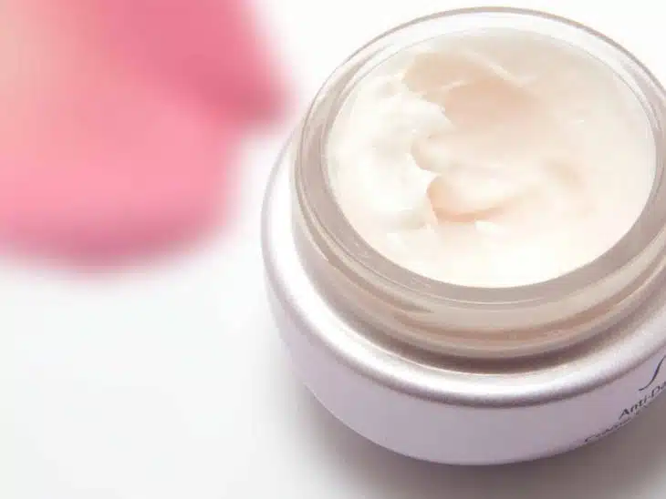 Comment appliquer une crème anti tâche brune ?