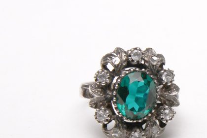 Comment porter une bague ancienne pour un look élégant ?