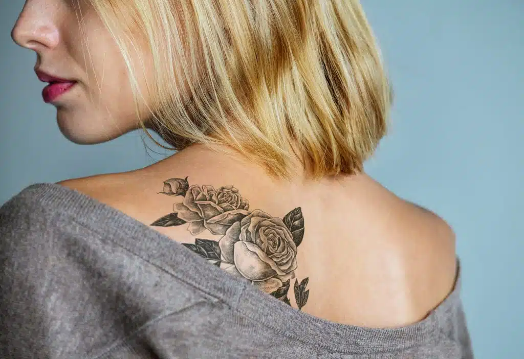 Tatouage en forme de S les tendances à ne pas manquer