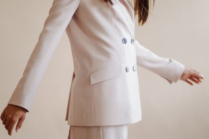 Les secrets d'un look chic et élégant au travail : maîtriser l'art du tailleur