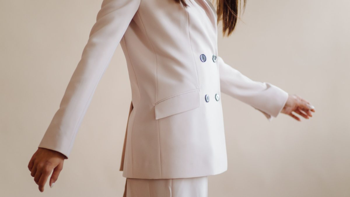 Les secrets d'un look chic et élégant au travail : maîtriser l'art du tailleur