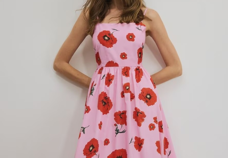 robe rose à fleurs rouges